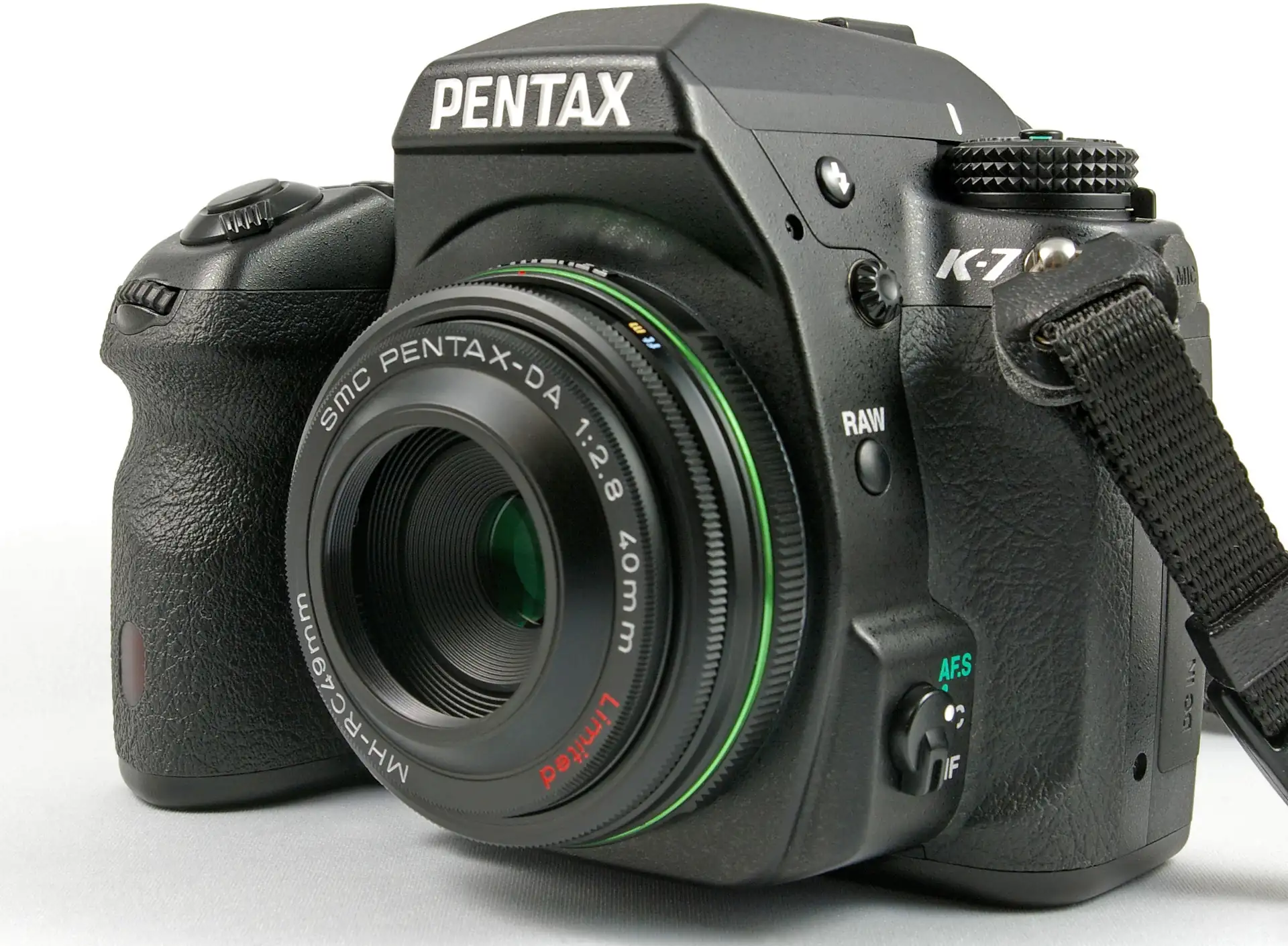 Pancake Lenses vs Regular Lenses: The Slim Truth About Going Compact